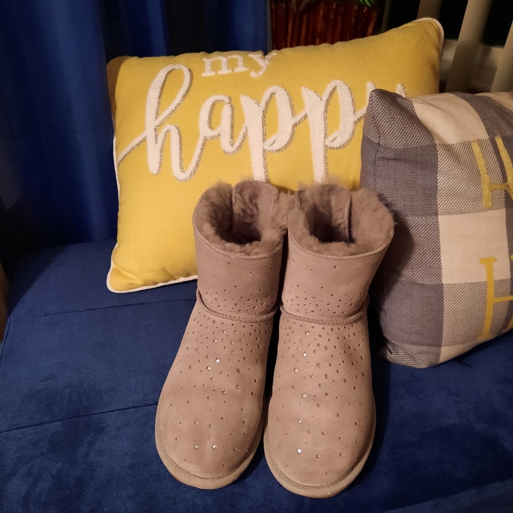 Boots - Picture 3 of 6